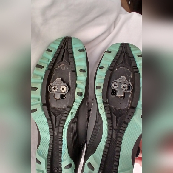 Bontrager Gray and Teal Cycling Shoes Size 8 Outdoors Fitness - Picture 6 of 6